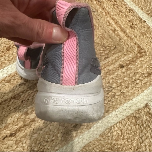 Girls Nike Renew 4.5 - Picture 4 of 5